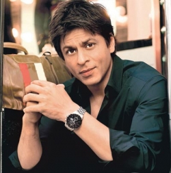 Shahrukh Khan roughs up acting mischievously maker!